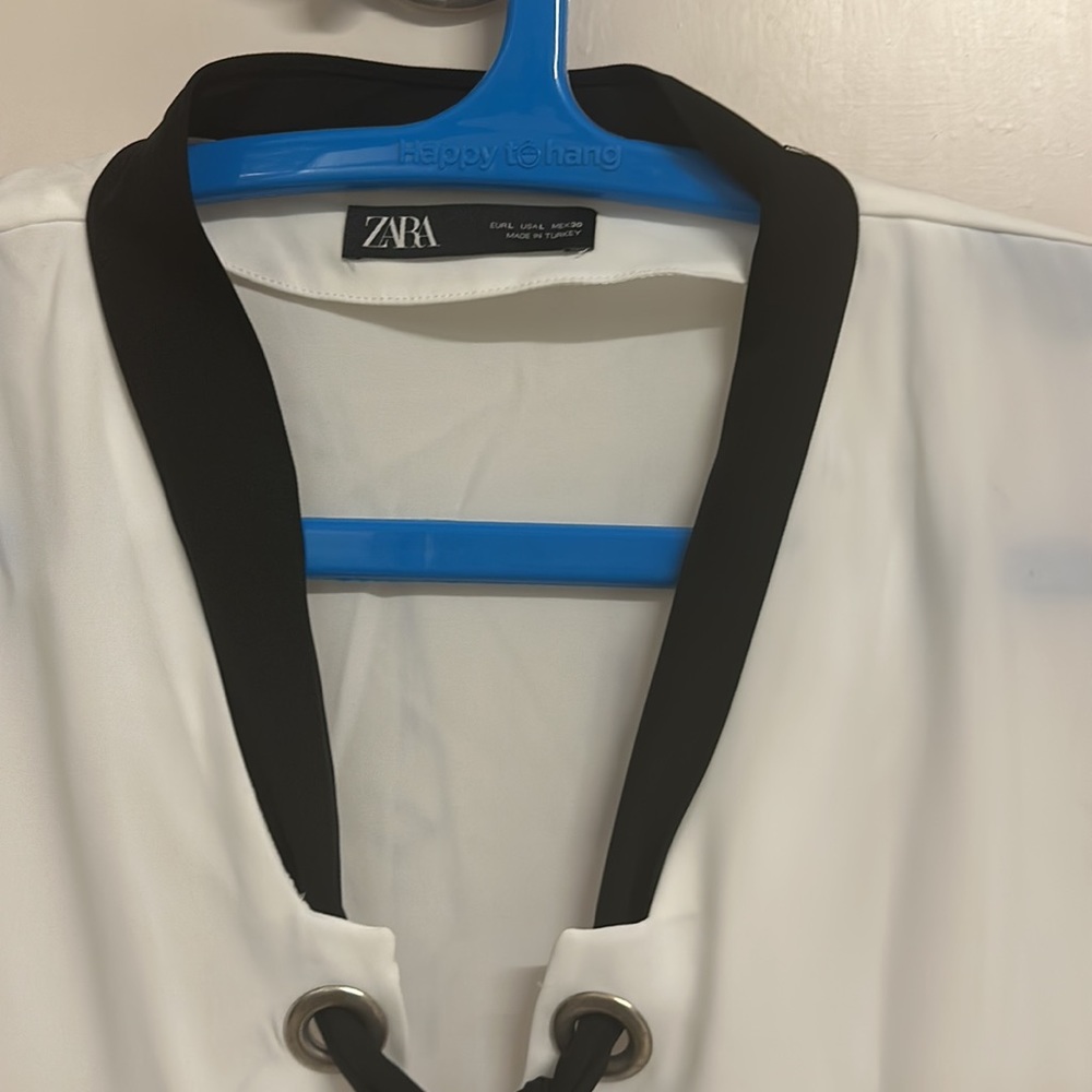 NWT Zara Classic, stylish W& B dress with an interesting detail at V-neck! - Picture 3 of 9